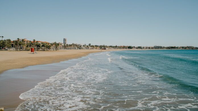 Vista de la playa del Regueral, en Cambrils (RTVE).