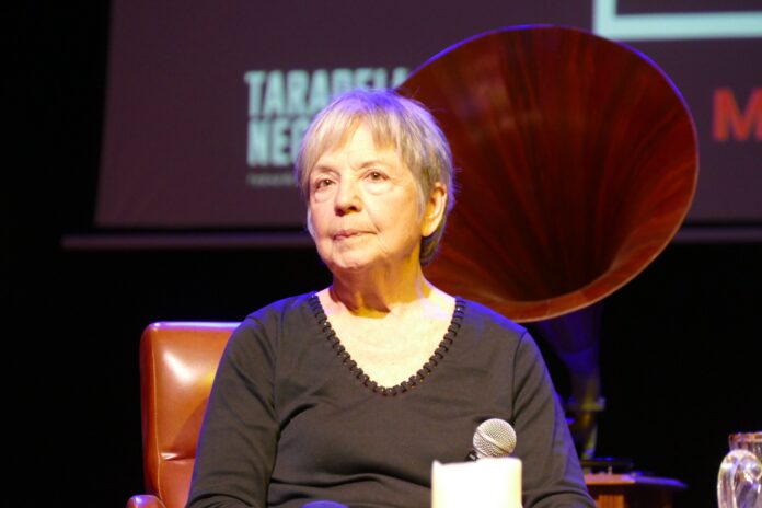 La escritora Margarida Aritzeta en un acto celebrado en la Biblioteca de Taradell.