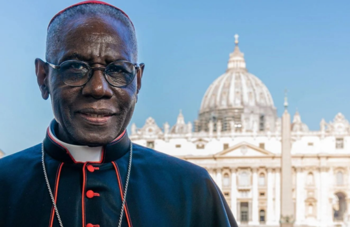 Robert Sarah: ¿Viene un Papa antiinmigración?