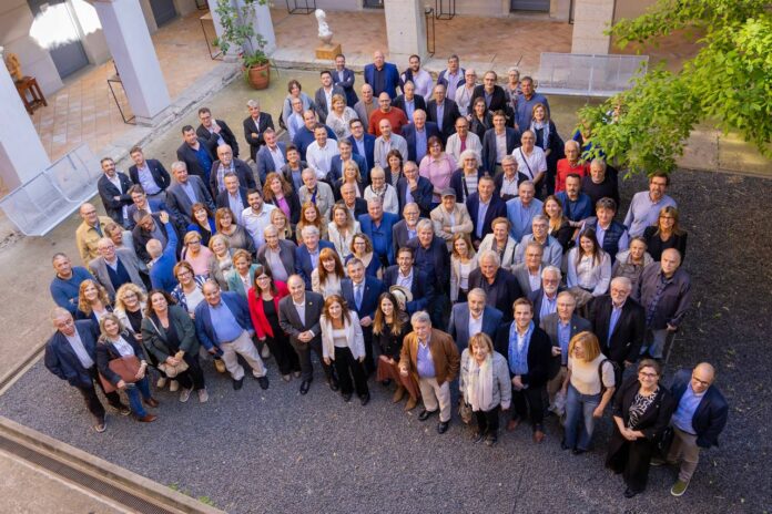 Momento del encuentro de Jordi Turull con los alcaldes de Junts en Girona.