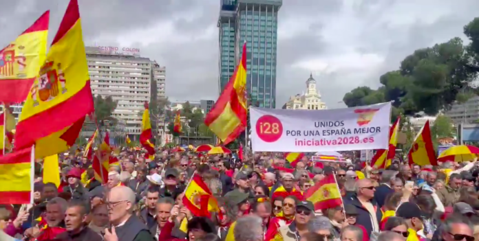 La derecha saca músculo contra Sánchez en Colón