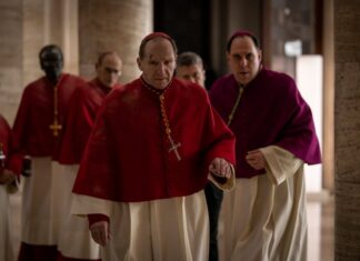 Cardenales ven la película "Cónclave" para entender como funciona el proceso