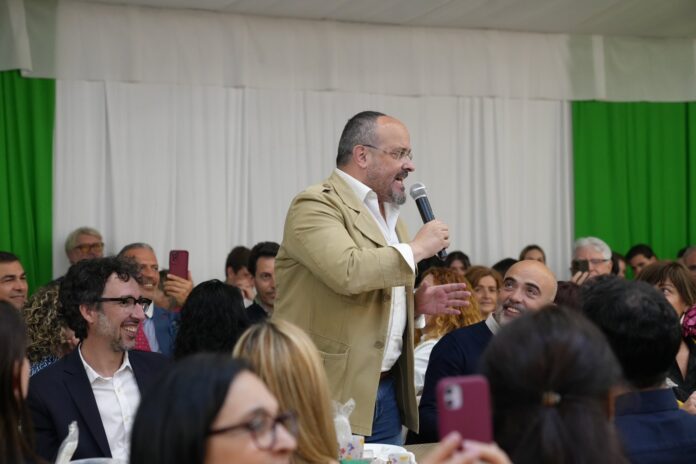 El presidente del PP catalán y diputado autonómico, Alejandro Fernández, el pasado viernes en la Feria de Abril de Barcelona.