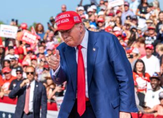 Donald Trump ha celebrado sus primeros 100 días de mandato en Warren, Michigan.