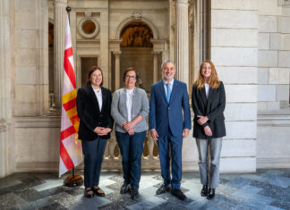 De izquierda a derecha, Sonia Fuertes, Raquel Gil, Jaume Collboni y Nadia Quevedo (Aj. Barcelona).