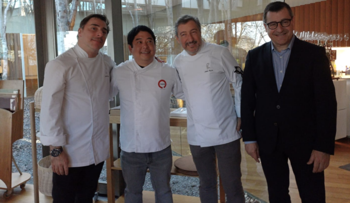 Mitsuharu Tsumura con los hermanos Roca / X.