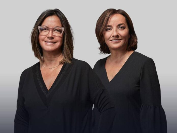Las periodistas Àngels Barceló y Pepa Bueno.