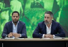 VOX acerca posturas con SALF, el partido de Alvise Pérez: «Animamos a sus votantes a hacer un frente común» Ignacio Garriga (izquierda) y Santiago Abascal (derecha) en una imagen de archivo.