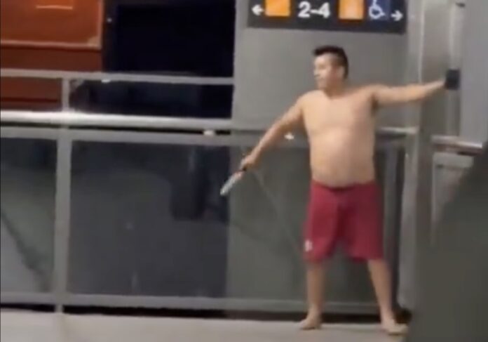 Captura de pantalla de un video publicado en redes sociales sobre uno de los momentos de pánico vividos en la estación de Renfe de Sabadell.