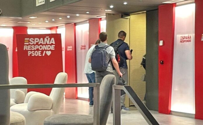 La Guardia Civil entra en la sede del PSOE en Ferraz por orden del Tribunal Supremo