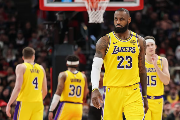Los Lakers protagonizan la venta más cara de la historia del deporte