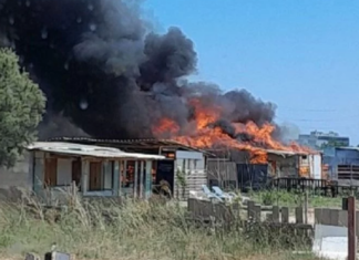 Incendio descontrolado en El Prat del Llobregat