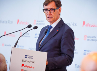 El presidente de la Generalitat, Salvador Illa, durante su intervención ante el Círculo de Empresarios de Galicia (J. Bedmar).