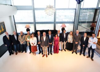 Participantes en la sesión Plenaria del Consorci de la Zona Franca de Barcelona que ha tenido lugar este martes y que ha estado presidida por el alcalde de Barcelona y presidente del Plenario del CZFB, Jaume Collboni.