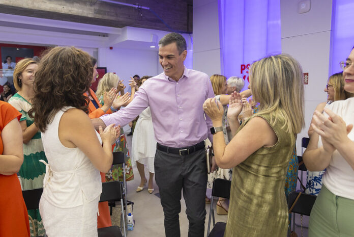 Pedro Sánchez el pasado viernes en Ferraz, durante su encuentro con las responsables de Igualdad del partido en toda España.