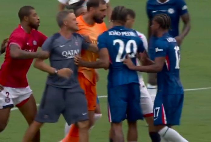 (Vídeo) Reacciones a la agresión de Luis Enrique