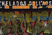 Fachada de la heladería DellaOstia, en el barrio de Gràcia, vandalizada por supremacistas catalanes.
