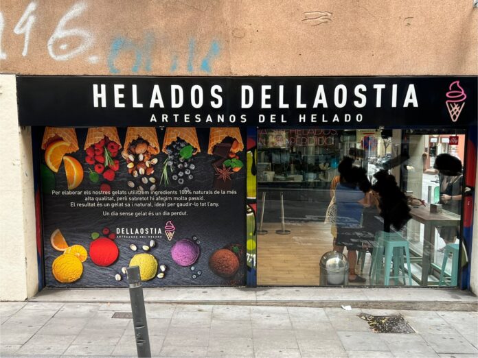 Fachada de Helados Dellaostia, en el barrio de Gràcia de Barcelona.