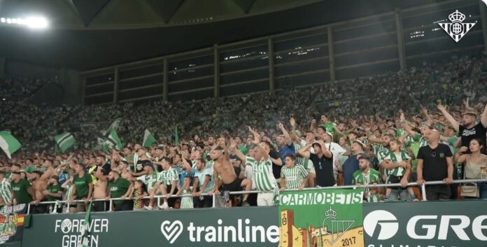 Aficionados del Betis durante el partido celebrado el pasado lunes en el nuevo Estadio de La Cartuja.