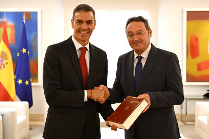 Pedro Sánchez y el fiscal general del Estado, Álvaro García Ortiz (Moncloa).