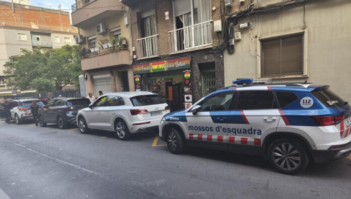 Momento de la intervención de los Mossos en Hospitalet.