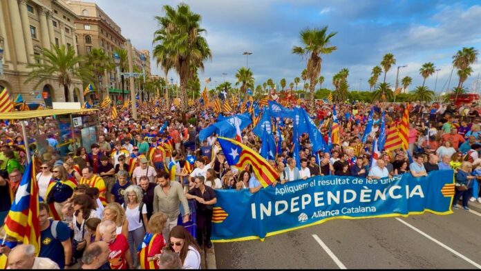 Representantes de Aliança Catalana en la manifestación separatista del 11 de septiembre.