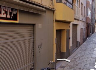 Vista de la fachada del número 16 de la calle Sant Bartomeu de Lloret de Mar.