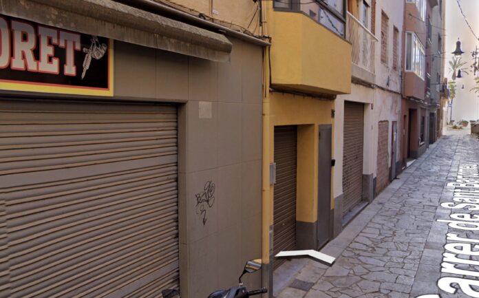 Vista de la fachada del número 16 de la calle Sant Bartomeu de Lloret de Mar.