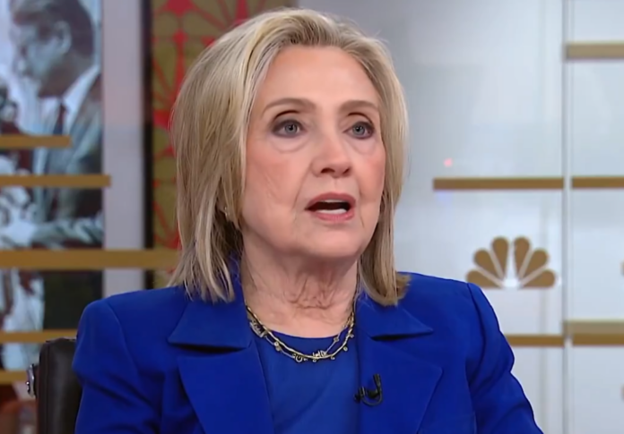 Discurso de odio: Hillary ataca al hombre blanco hetero y cristiano