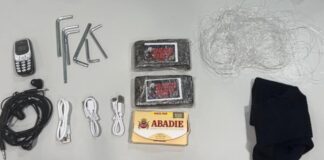 Imagen de los artículos incautados por los Mossos tras la detención del hombre acusado de introducir drogas y móviles en Brians 1 con un dron.