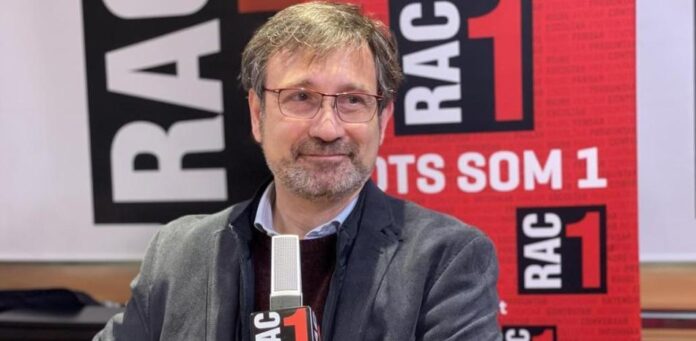 política lingüística El conseller de Política Lingüística, Francesc Xavier Vila, en los estudios de RAC1 (RAC1).