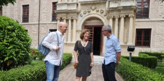 Berna González Harbour junto a Odón Elorza y José María Lasalle en Valladolid en 2023.