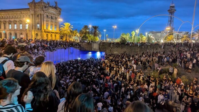 Manifestantes propalestinos en la Ronda Litoral de Barcelona (X).