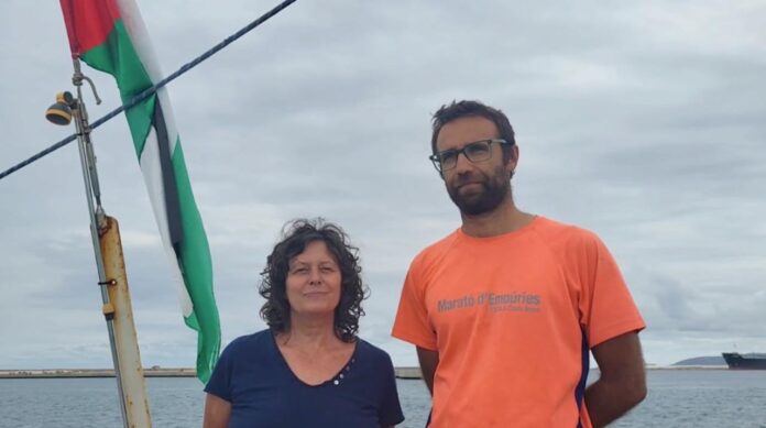 La diputada de la CUP Pilar Castillejo a bordo de una de las embarcaciones de la Flotilla a Gaza.