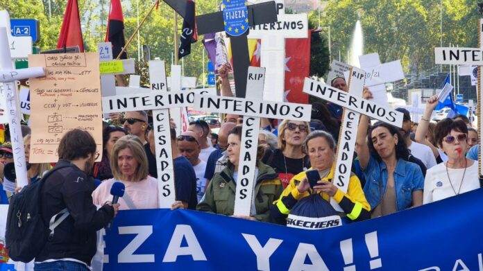 G2qFrRxXsAAEv7L Vista de una manifestación de trabajadores públicos reclamando el fin de la temporalidad.