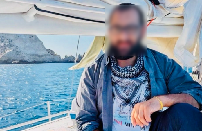 Un barco de la Flotilla rompre el bloqueo pero se para antes de llegar a Gaza