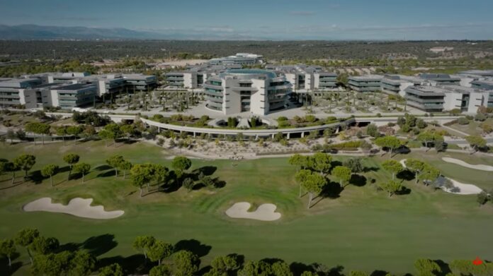 im-preview-video-ciudad-financiera Vista de la Ciudad Grupo Santander, sede corporativa del banco.