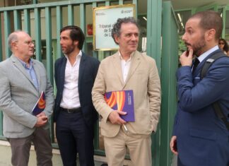 Citados a declarar como investigados los directivos del ente gestor de TV3 tras la denuncia presentada por SCC Los representantes de SCC en el momento de presentar la denuncia contra la CCMA a finales del pasado mes de abril.