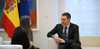 La portavoz de Junts en el Congreso, Miriam Nogueras, reunida con Pedro Sánchez en La Moncloa.