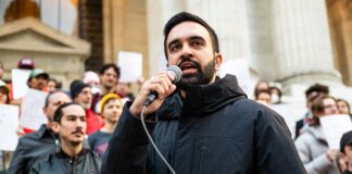 Nueva York pone a un alcalde socialista e inmigrante al mando