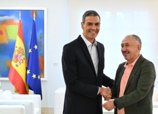 Pedro Sánchez junto al secretario general de UGT, Pepe Álvarez, el pasado mes de septiembre.