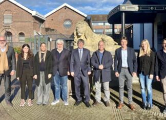 Foto de familia de la cúpula de Junts en Waterloo.