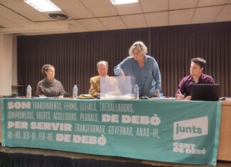 Momento de la votación en la que los militantes de Junts en Sabadell han dado por finiquitado el pacto de gobierno con el PSC.