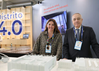 La directora general del CZFB, Blanca Sorigué, y el delegado especial del Estado en el CZFB, Pere Navarro.