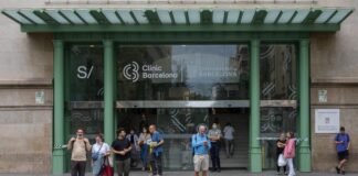 Vista de uno de los accesos al Hospital Clínic.