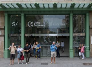 Vista de uno de los accesos al Hospital Clínic.