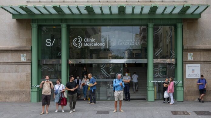 Vista de uno de los accesos al Hospital Clínic.