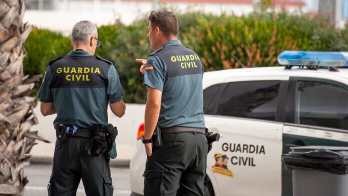 La menor 'vendida' lo niega todo; libres los cinco detenidos