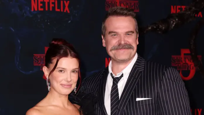 Millie Bobby Brown y David Harbour