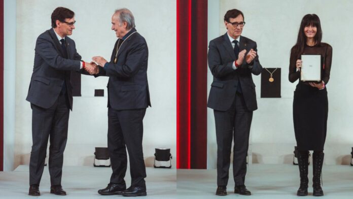 Serrat y Espert reciben la Medalla de Oro de la Generalitat en un acto lleno de emoción